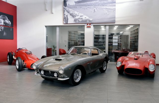 A Ferrari Classiche büszkén mutogatja a tökéletesre restaurált 250 GT SWB -t