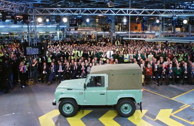 Egy újabb legenda, a Land Rover Defender búcsúzik a gyártósortól