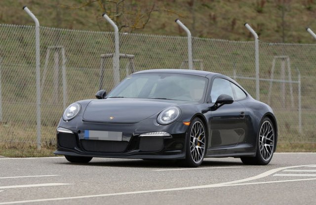 Genfben jön a limitált szériás Porsche 911 R