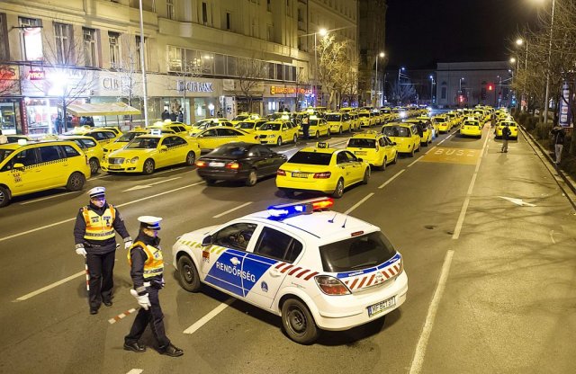 Ismét forgalomlassításra készülnek a fővárosi taxisok