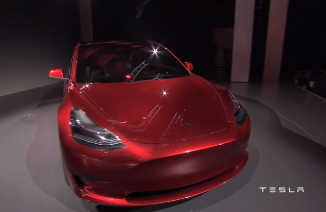 Bemutatkozott a Tesla Model 3, ami végre nyereségessé teheti a céget