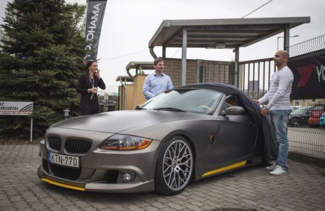 Megjegyzésekkel teleírt forgalmijú BMW Z4 volt az AMTS nyereményautója