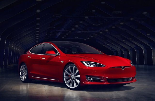 A Tesla honlapján már a 2017-es modellévű, átdolgozott Model S  szerepel