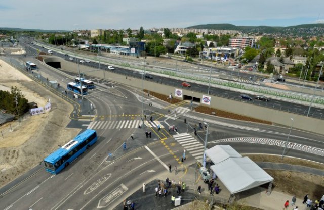 Átadták az M1/M7 új, Budaörsi úti csomópontját