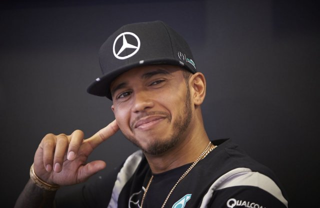 F1, Monacói Nagydíj: a mercedeses Hamilton a Red Bull hibája miatt győzhetett