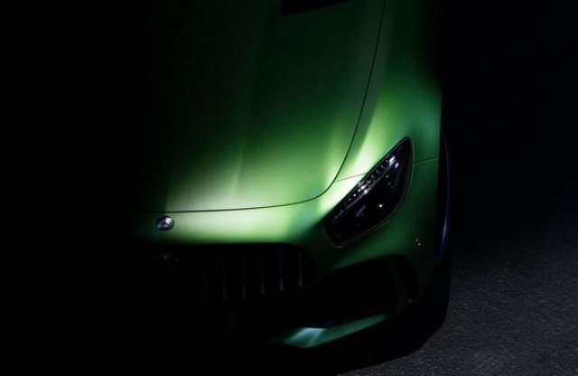 Jön a Mercedes-AMG GT R, de még a Zöld Pokolban randalírozik