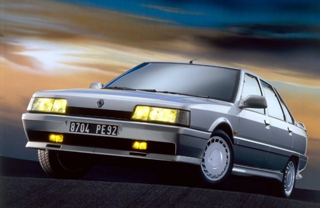 30 éves a Renault 21
