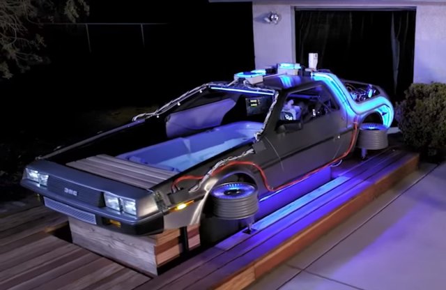 Rajongóknak építettek jakuzzit, egy DeLoreanből
