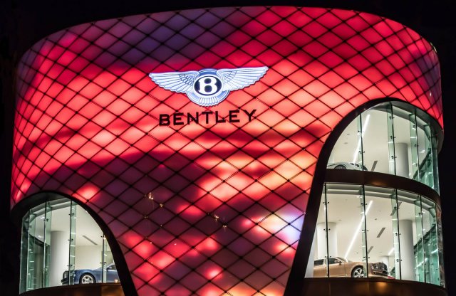 Dubajban épült fel az eddigi legnagyobb Bentley kereskedés