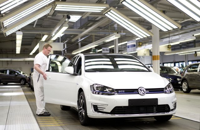 Egy beszállító miatt kénytelen leállni népszerű modelljének gyártásával a VW