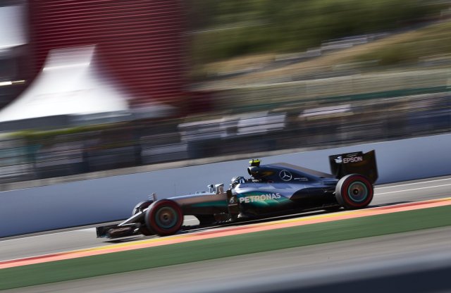 F1, Belga Nagydíj: Hamilton sok-sok szándékos büntetése miatt Rosbeg nyert