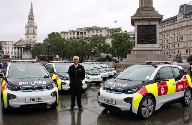 52 hatótávnövelt BMW i3 villanyautót kapott a Londoni Tűzoltóság