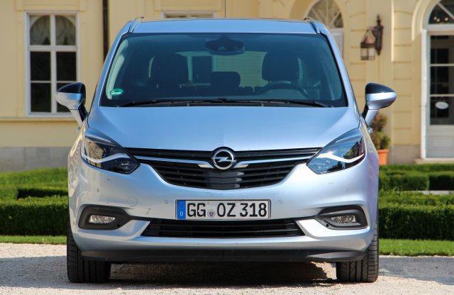 Itthon a friss Zafira Tourer és az Opel online felügyelete