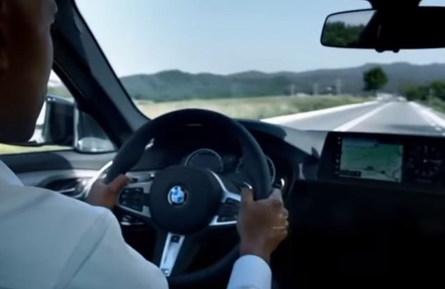 Így vezeti önmagát az új 5-ös BMW, már a kormányát is láthatjuk
