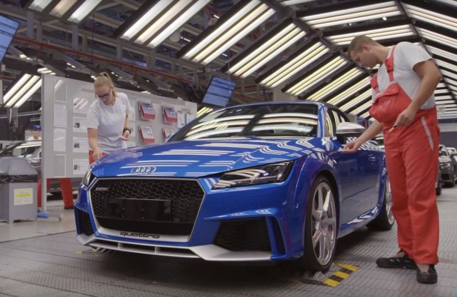 Beleshetünk a győri Audi gyár szalagjaira, ahol az új TT RS készül