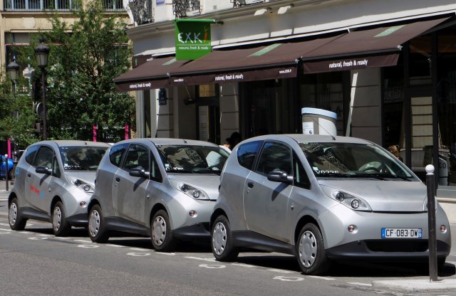 Párizs után újabb városokban hódíthat a speciális autóbérlés
