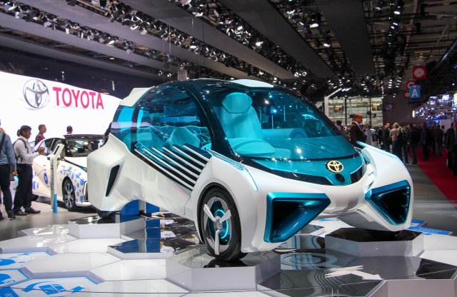 Toyota FCV Plus - már nem fogyasztja, hanem termeli az áramot