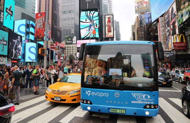 A 80 napos Föld-kerülő villanytúra háttere Modulo busszal
