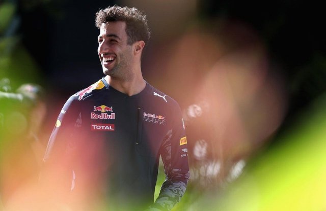 F1, Maláj Nagydíj - Hamilton motorja megállt, Ricciardo nyert