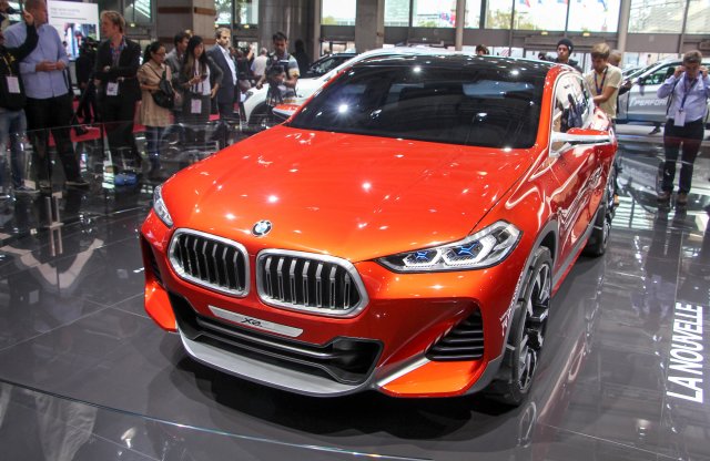 A BMW az X2 tanulmányautót mutatta be Párizsban, az X1 kupéváltozata lehet