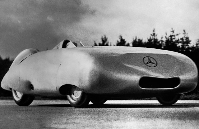 80 éve döntött sebességrekordot a Mercedes