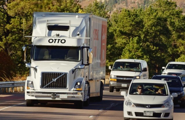 Az USA-ban debütált az Uber önvezető kamionja
