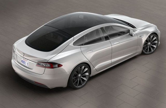 A Tesla saját üveges részlege fejlesztette a Model S-hez rendelhető hatalmas üvegtetőt