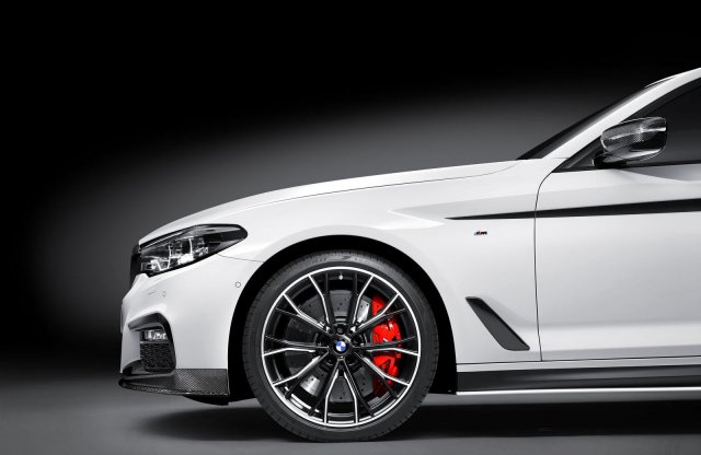 M Performance csomaggal is kérhető az új 5-ös BMW