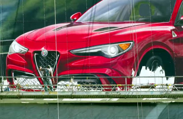 Hatalmas festménnyel reklámozzák az Alfa Romeo Stelviót Los Angelesben