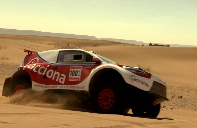 Harmadszor vág a Dakarnak az Acciona elektromos autó