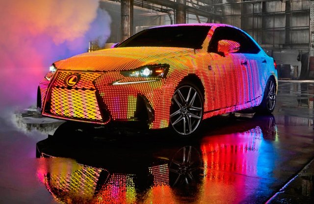 LED-lepedőbe bújtatták a megújuló Lexus IS-t