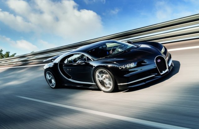 Brutálisat gyorsul és lassul a Bugatti Chiron