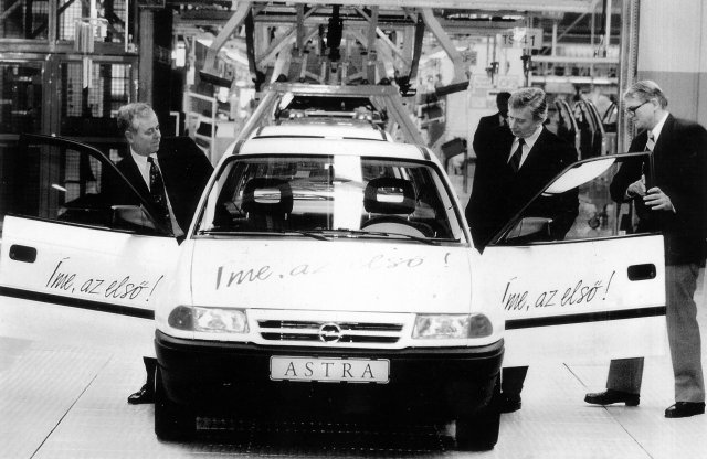 Visszapillantó: 25 éve indult az autógyártás Szentgotthárdon
