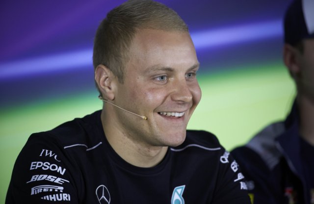 F1: Mercedes-győzelem, de nem Hamilton által Oroszországban