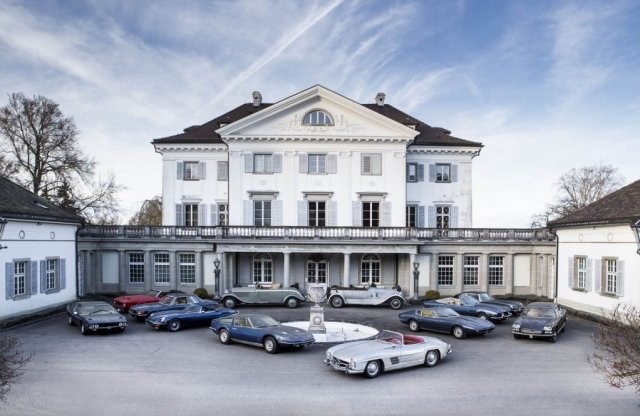 Elárvereztek 12 klasszikus kocsit, amik egy svájci kastély garázsában pihentek