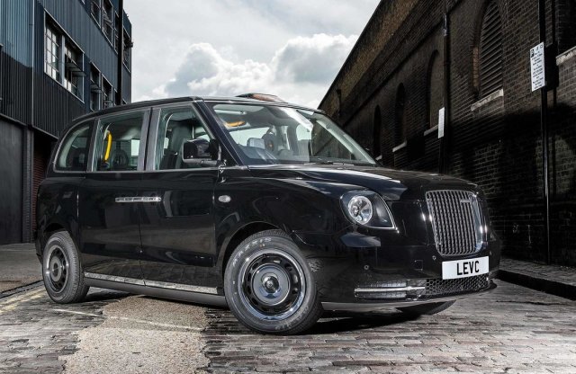 Bemutatkozott az új, elektromos hajtású London Taxi