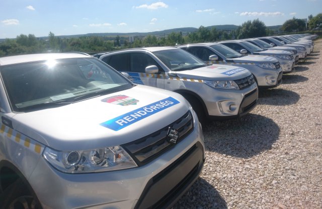 Audik és Mercedesek után Suzukikat kapnak a magyar rendőrök