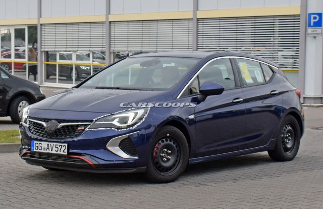 Álcázatlanul kapták lencsevégre az Opel Astra GSi-t
