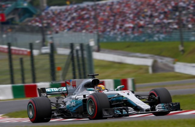 Tovább növelte előnyét Japánban Lewis Hamilton