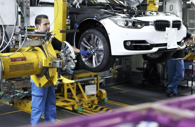 Gyárat nyitna a BMW Oroszországban, a Mercedes már építkezik