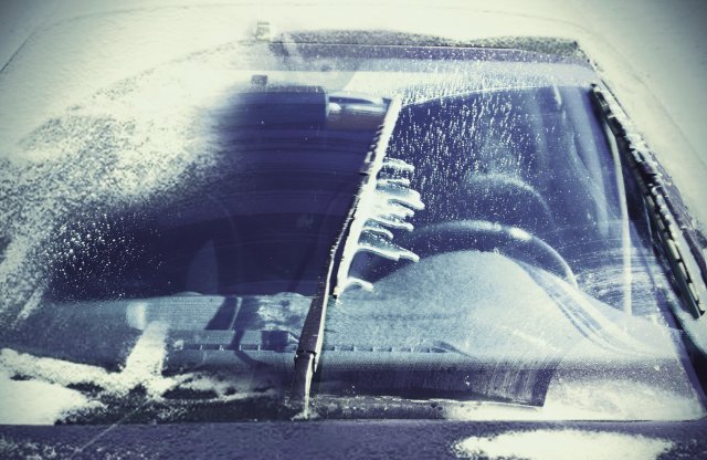 Jövő héten ellenőrzik az autók téli felkészítését