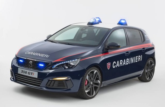 A Carabinieri újabb fickós járgányt kapott