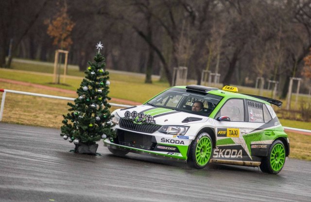 Extrém taxizást rendezett a Skoda Motorsport a cseh fővárosban
