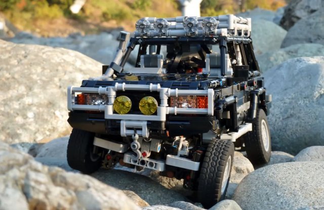 Orosz mester építette meg a működő Lego Toyota Land Cruisert