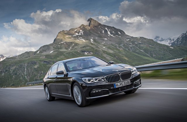 Frissül a villanyhajtású luxus BMW