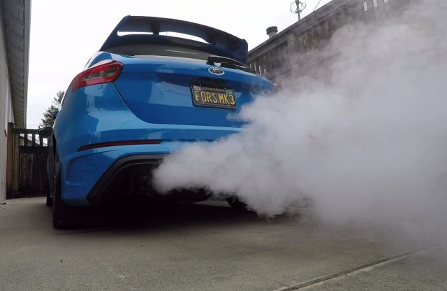 Hibás tervezésű tömítés miatt füstölhet hidegen a Focus RS