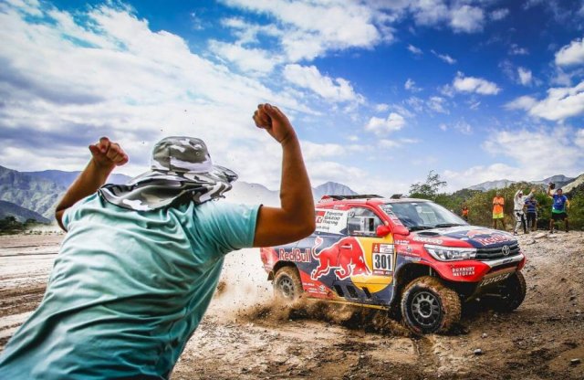 Három Toyota dobogós helyen a Dakaron, 5 autójuk az első 10-ben