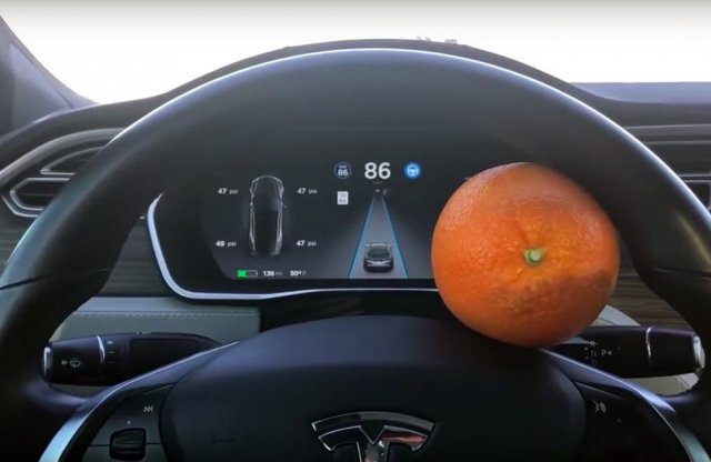 Korlátlan önvezetésre bírható a Tesla egy naranccsal