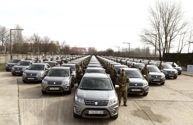 250 új Suzuki Vitarával indult el a honvédségi géppark fiatalítása