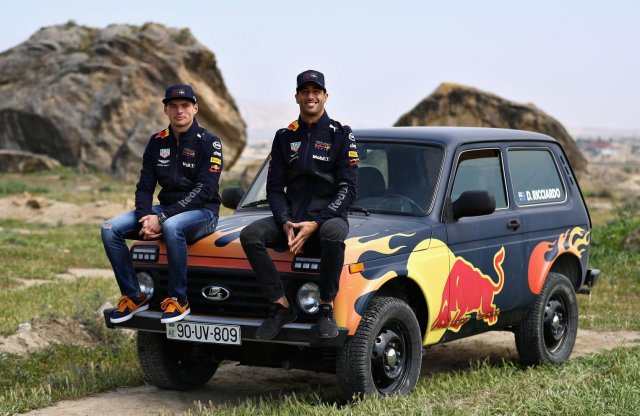 Lada Nivával kirándultak a Red Bull Racing versenyzői